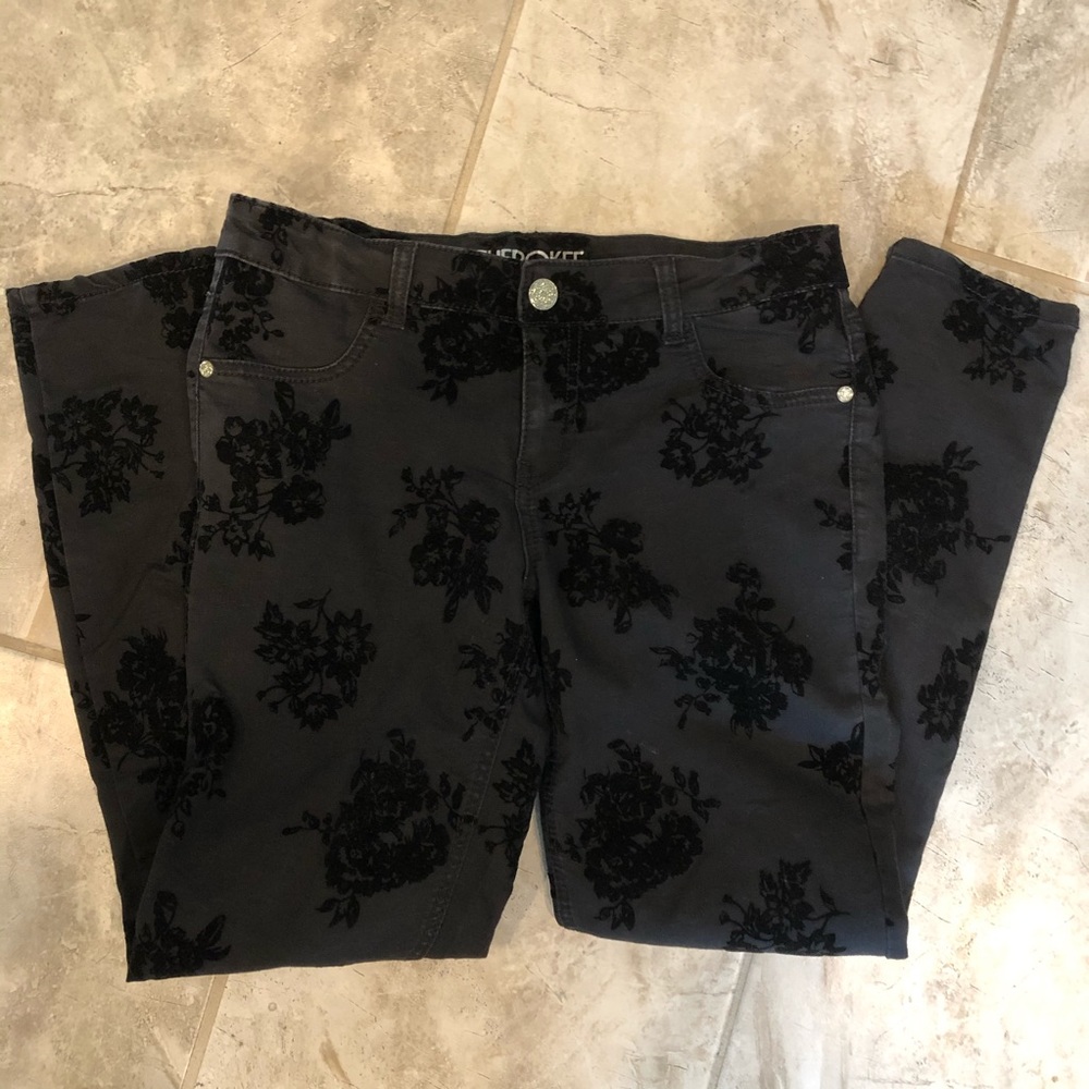 2/1 Cherokee Girls Black Floral Skinny Jeans Size 16 - Picture 1 of 5